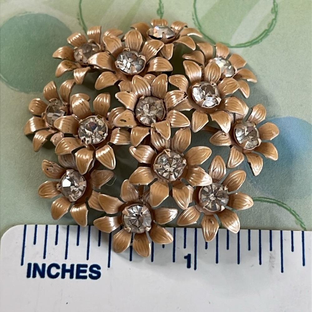 Lot of 4 vintage dainty brooches enamel, rhinestones, milk glass, embellishments - Picture 4 of 13